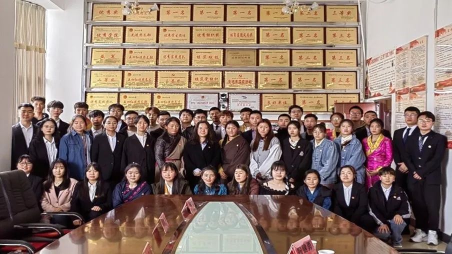 活动人员合影留念